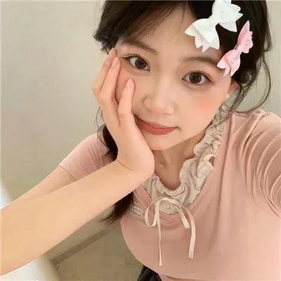 落在她身边